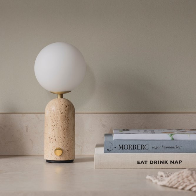 Beżowa lampka stołowa trawertyn przenośna Torrano